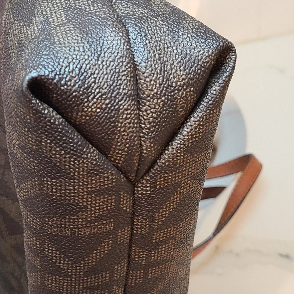 Michael Kors Trisha Brown Crossbody Bag 8" x11" x 3" GUC - Picture 12 of 13